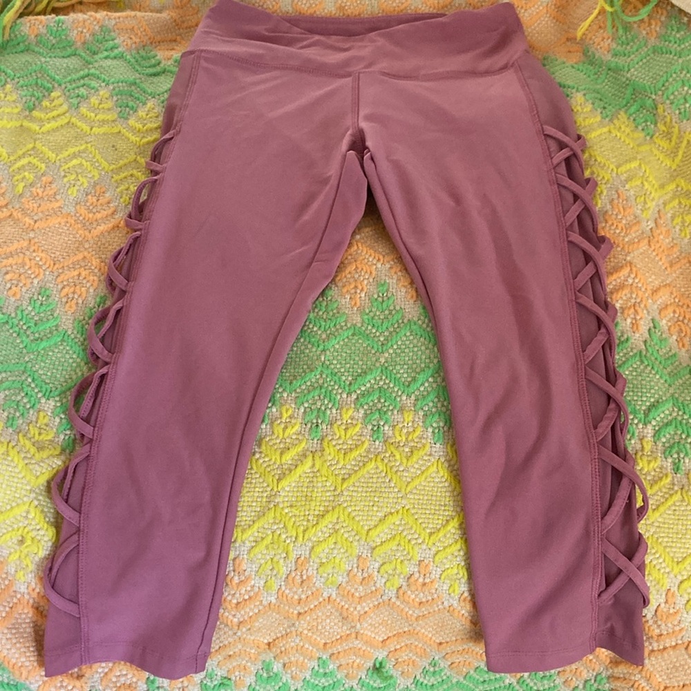 Pink mesh woven side capri leggings size xs
